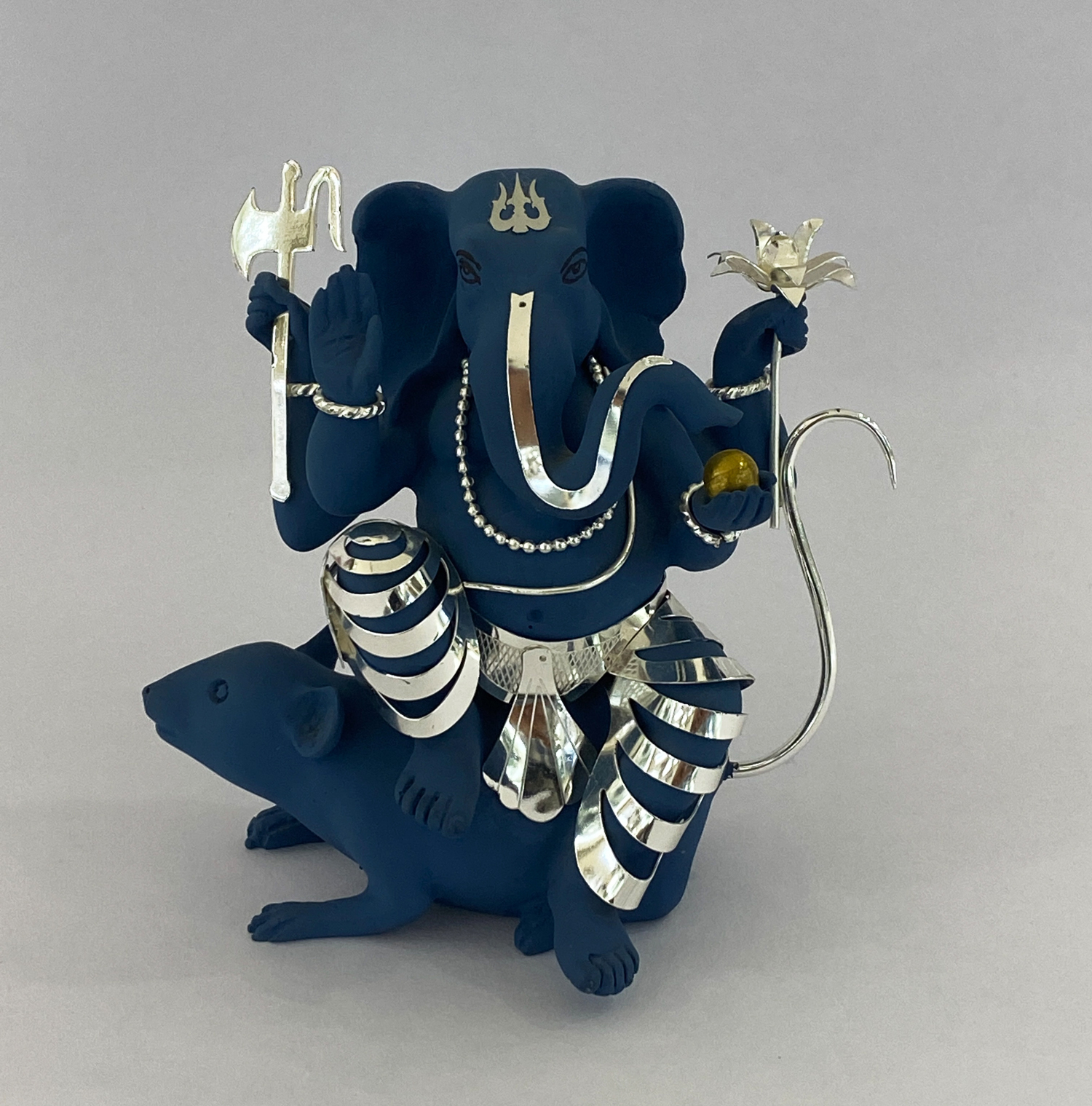 Elegant Silver Ganesh on Mouse | 5.5″