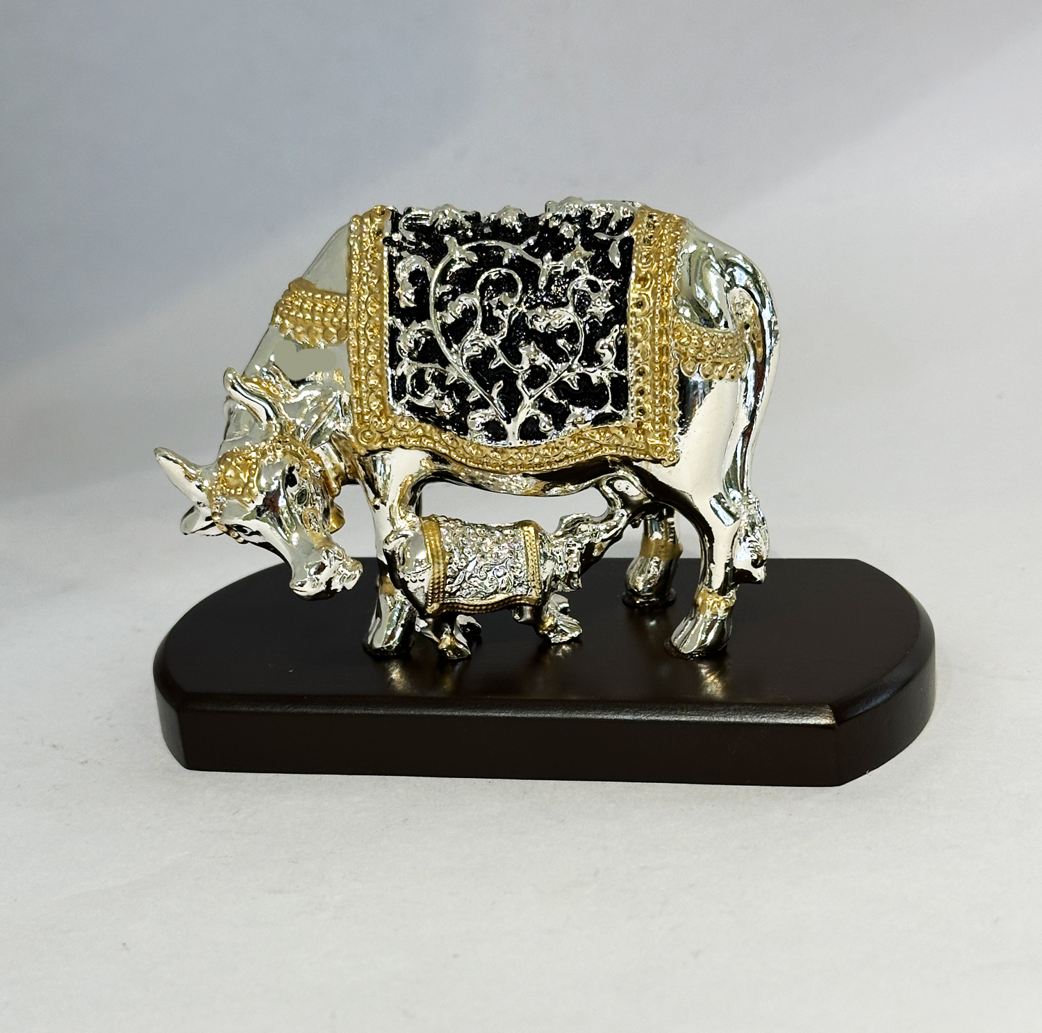 Gorgeous Silver Cow and Calf – Kamadenu Idol | 4.2″